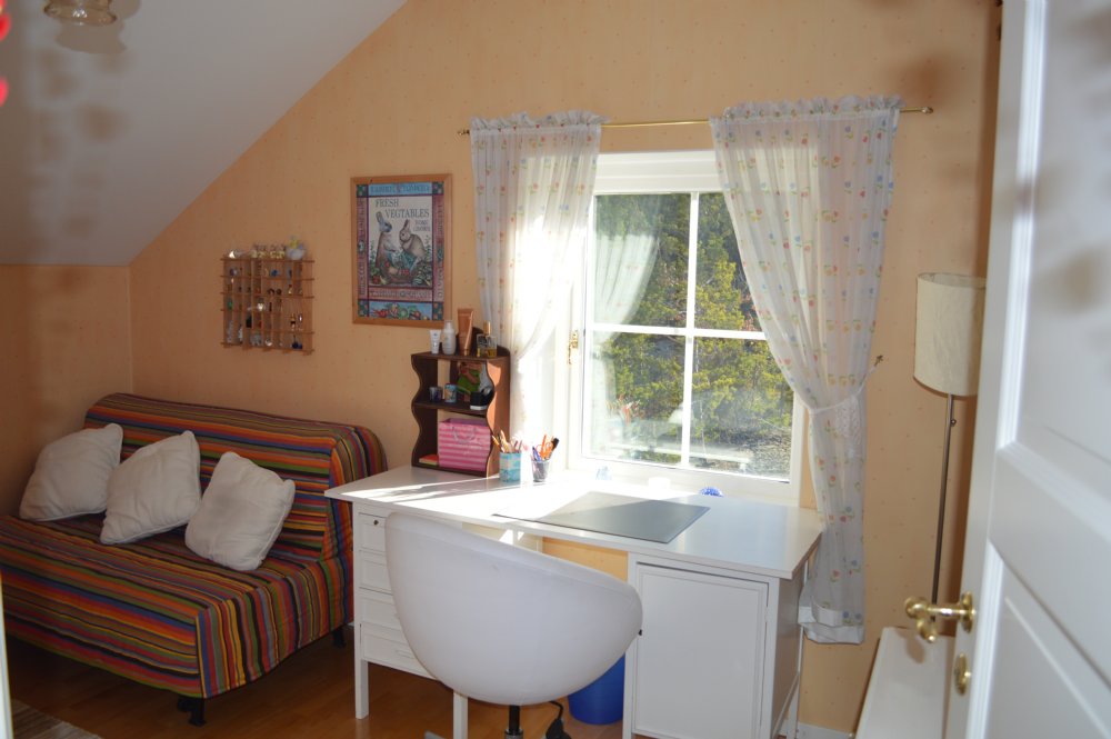 Ö.V sovrum 2/ upper floor bedroom 2