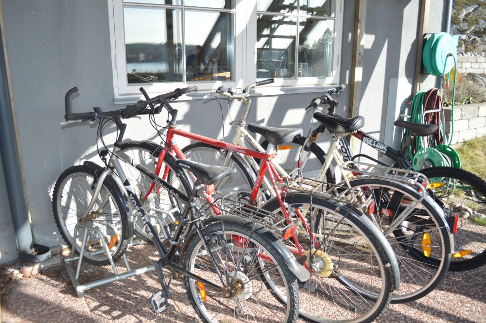 Cyklar att hyra p.f./ Bikes to rent if you wish 
