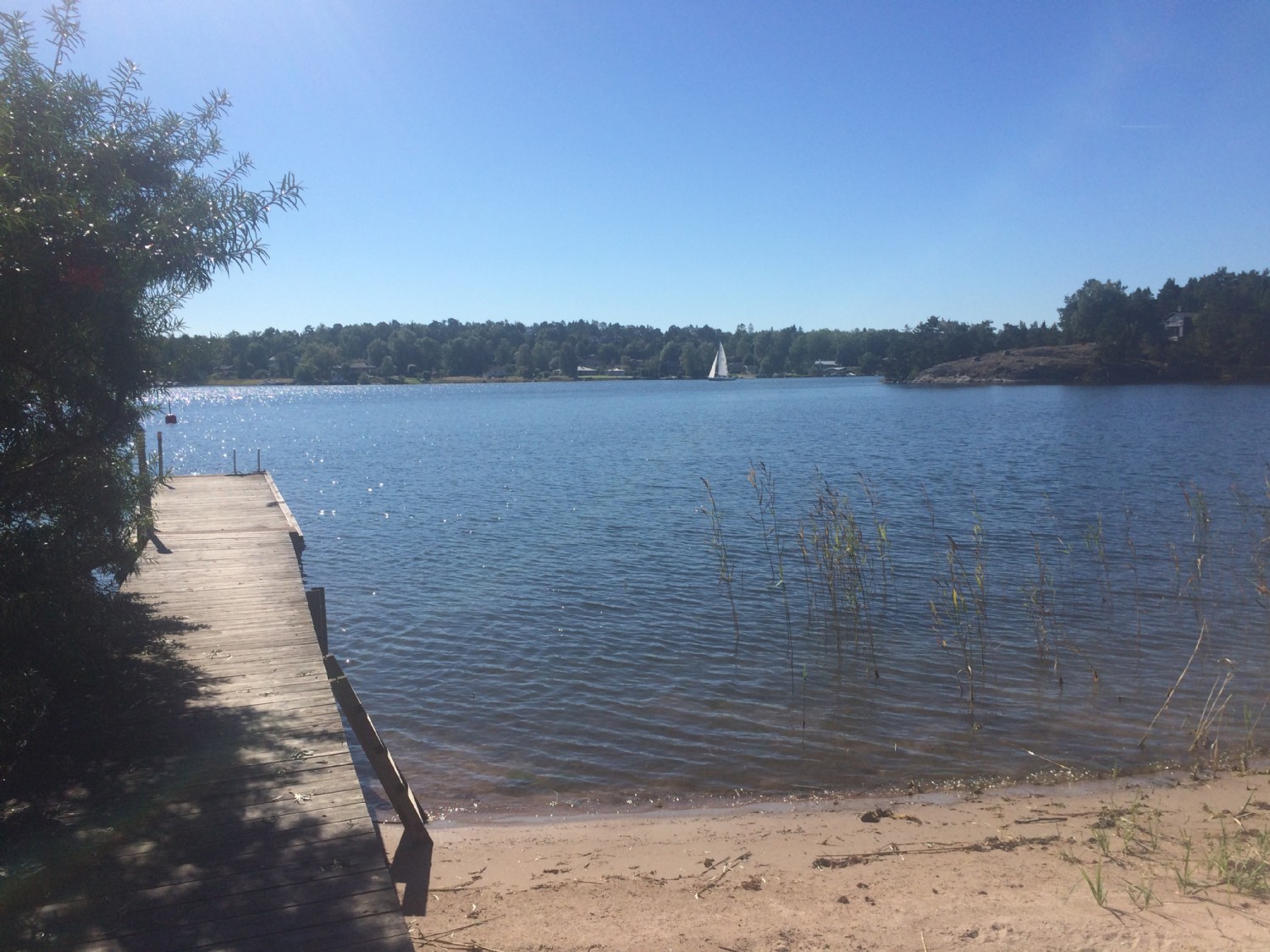 Privat strand och brygga/ Private beach and jetty