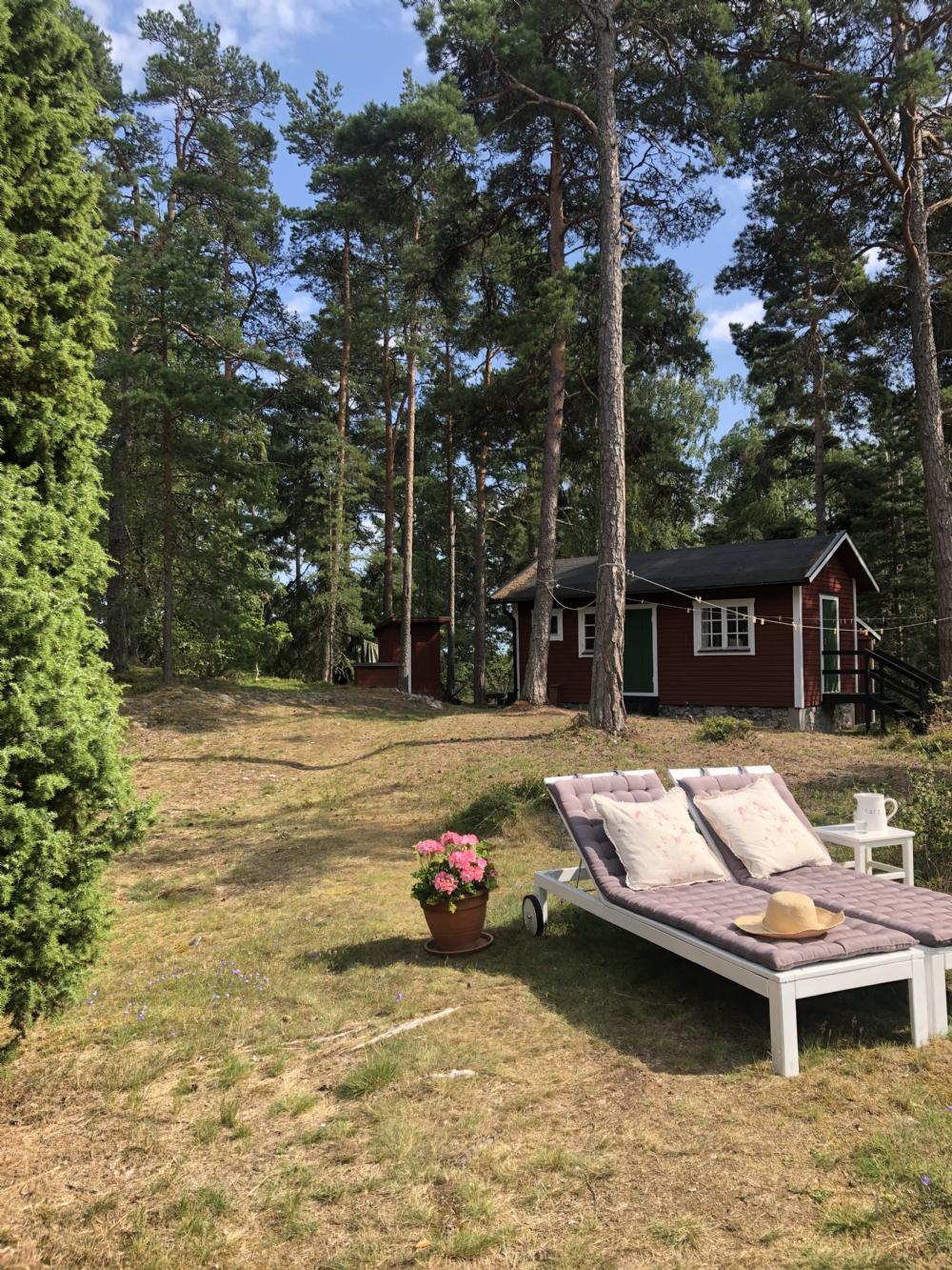 Gststugan i bakgrunden/ Guest house in the back ground 