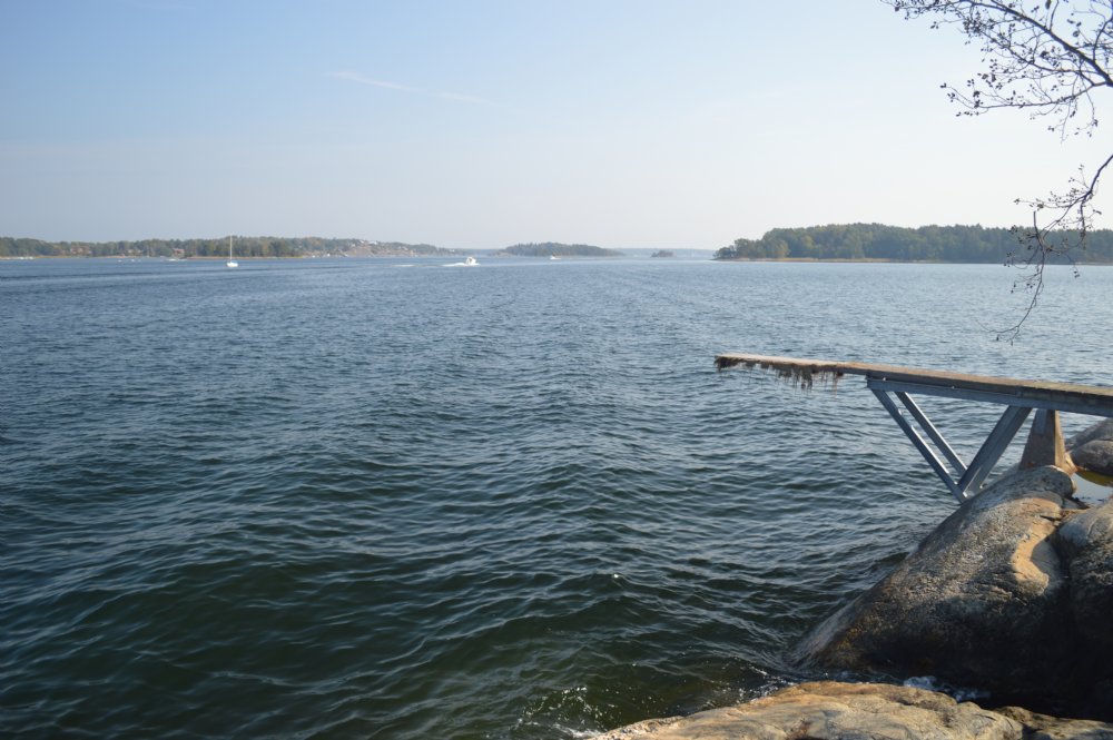 Saltaröstrand klippbad med trampolin/ Saltarö strand