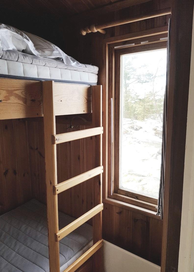 2 st sovhytter m våningssängar/ 2 cabins with bunk beds