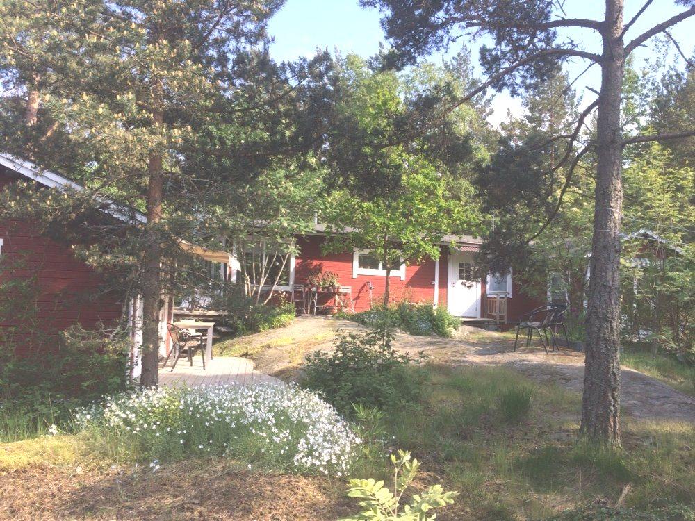 Gsthus och huvudbyggnad/ Guest house and main building 