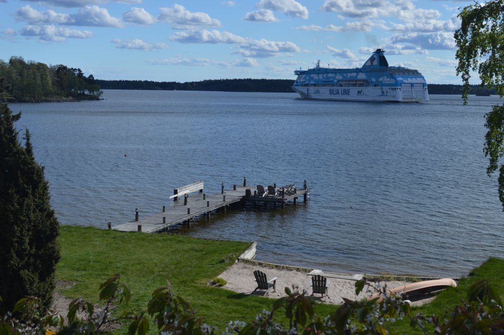 Privat strand och brygga/ private beach and jetty