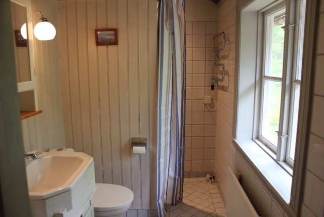 N.V badrum/ Ground floor bath room 