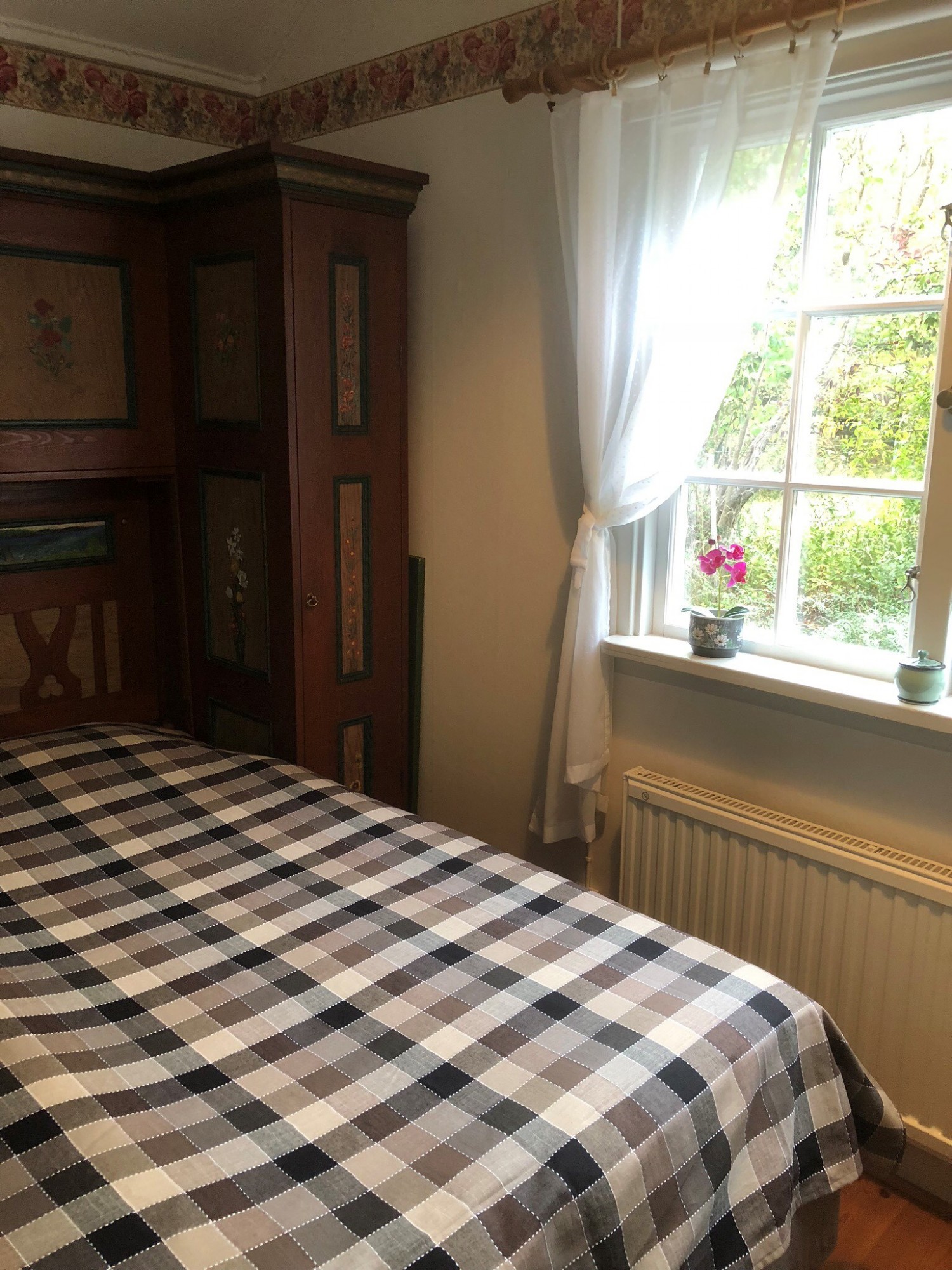 Sovrum 1 dubbelsäng 160 cm / Bedroom 1 double bed 160 cm