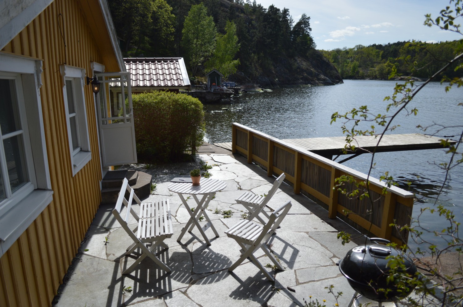 Insynsskyddad terass/ secluded terrace seefront 