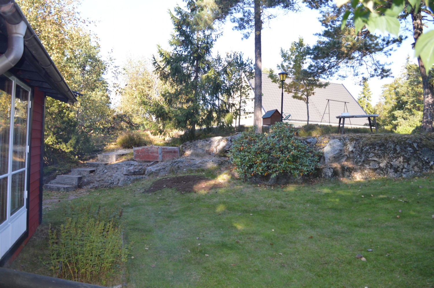 Ägarens hus i bakgrunden/ owners house in background