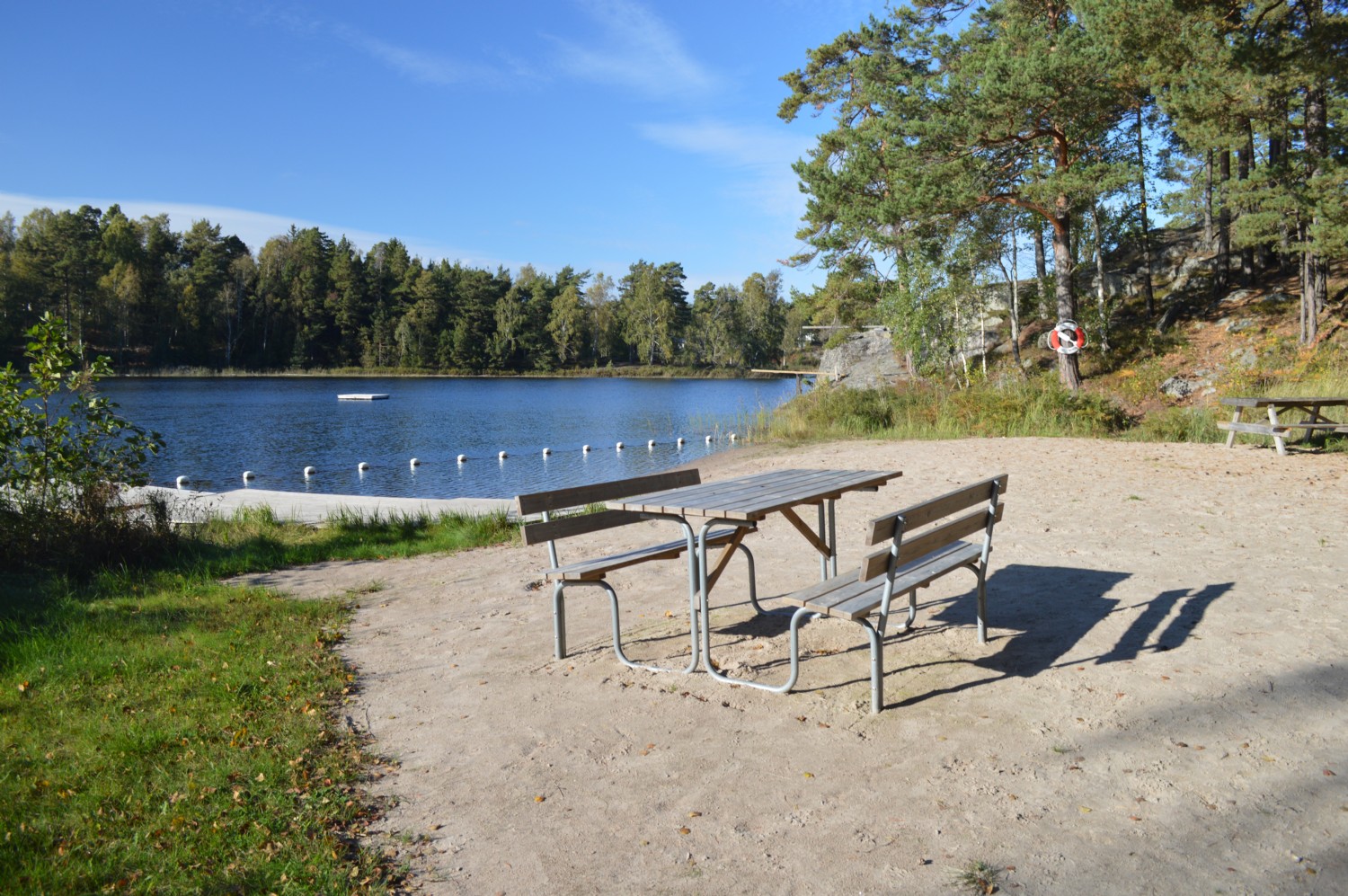 Kroksjön badstrand/ Kroksjön area beach
