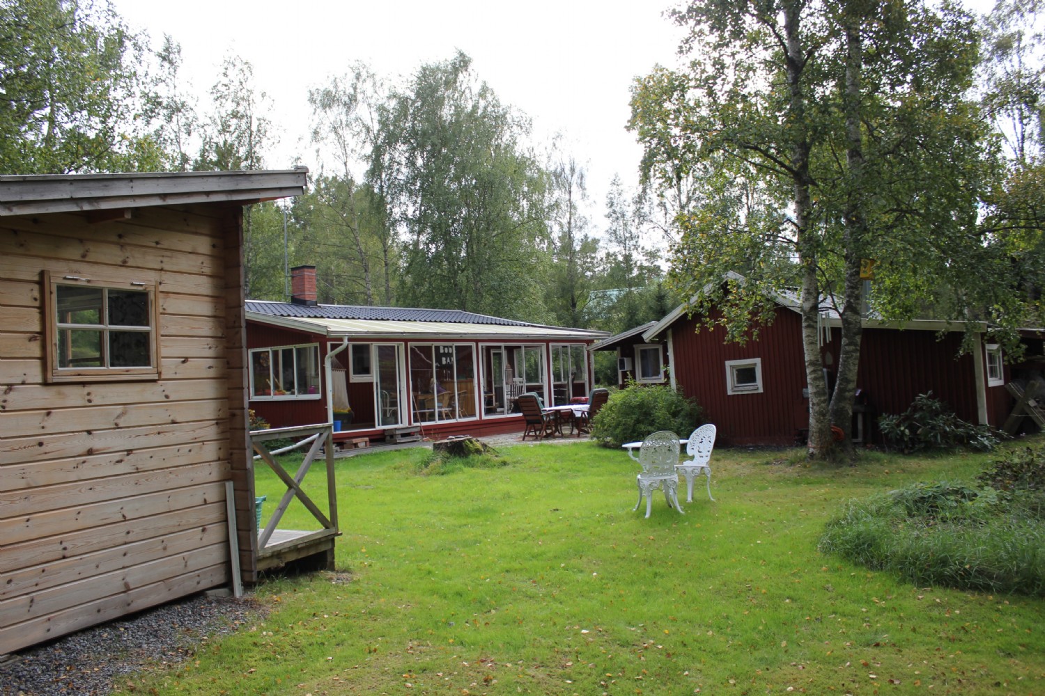 Gsthuset till vnter/ Guest house to the left 