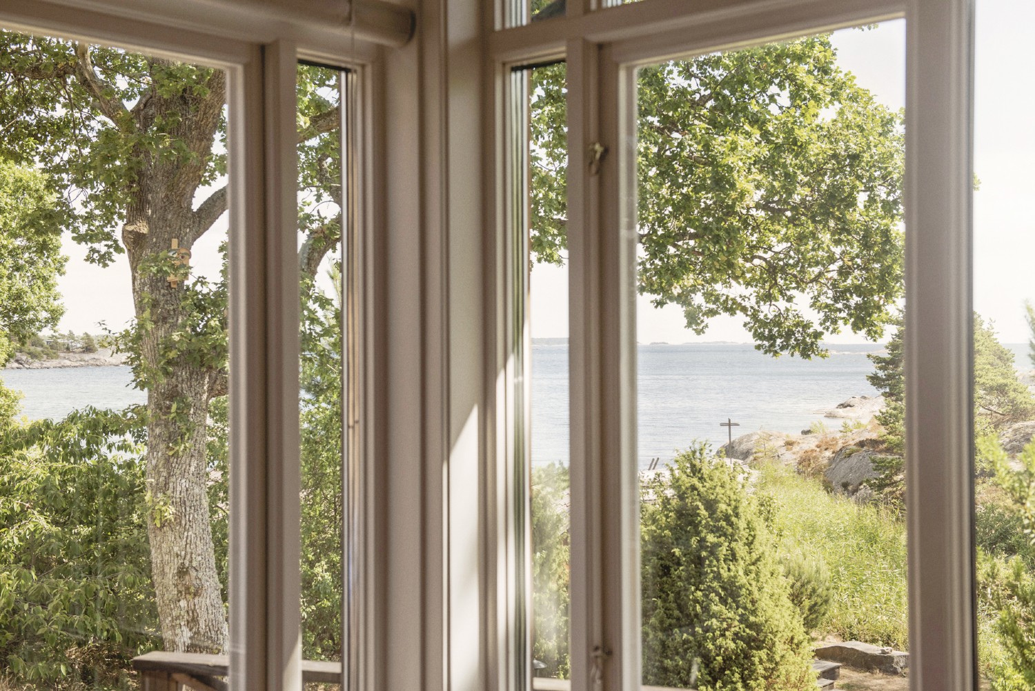 Vy vardagsrum/ View living room