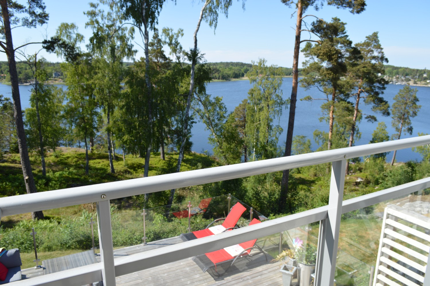Vy från sovrumsbalkong/ View from balcony