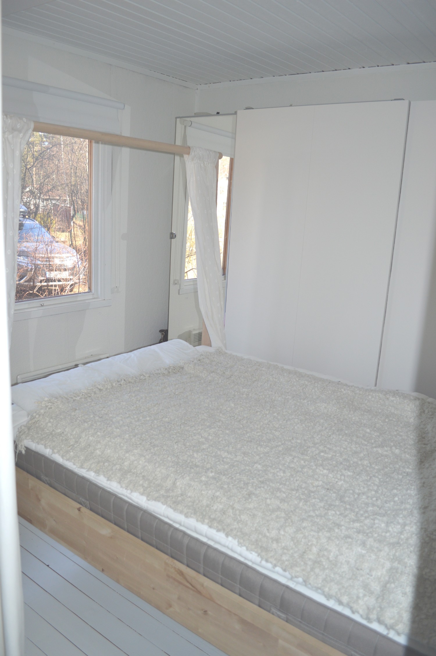 Sovrum 1 dubbelsäng 140*200/Bedroom 1 double bed 140*200