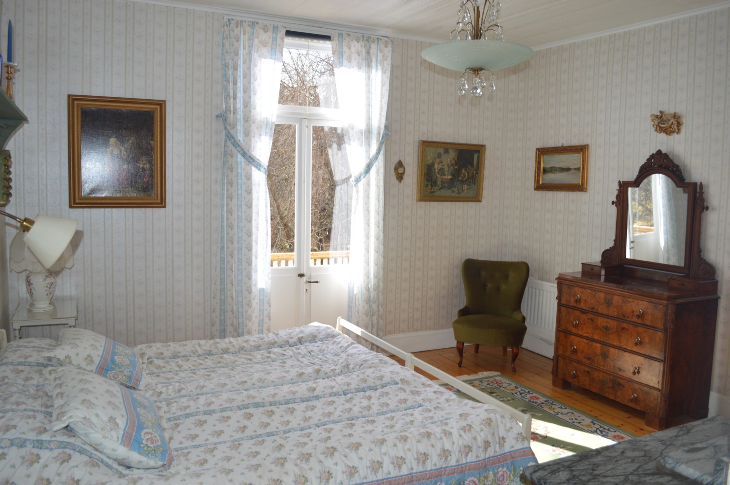 Sovrum 4 .v. dubbelsng/ Bed room 4 double bed upper floor 