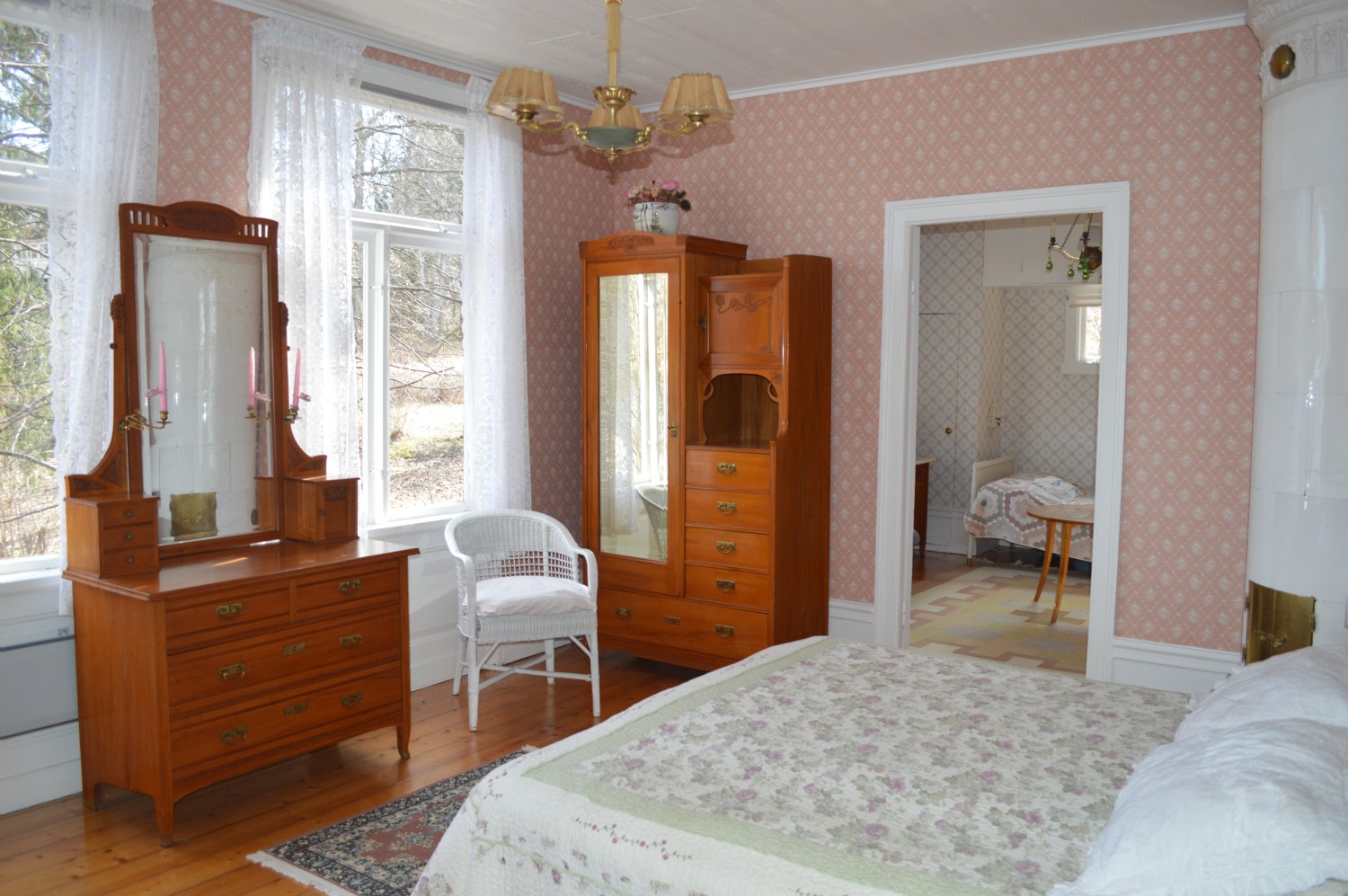 Sovrum 1 med dubbelsäng n.v./ Bedroom 1 whit double bed at first floor
