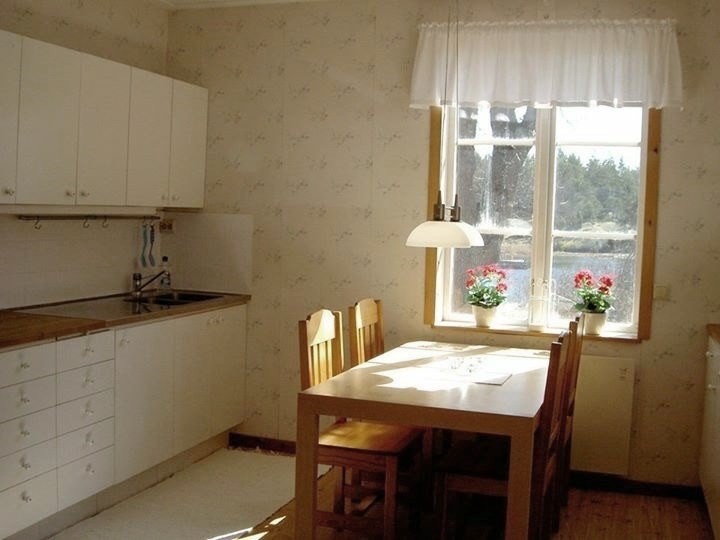 Kök nedervåning/ Kitchen entrance floor