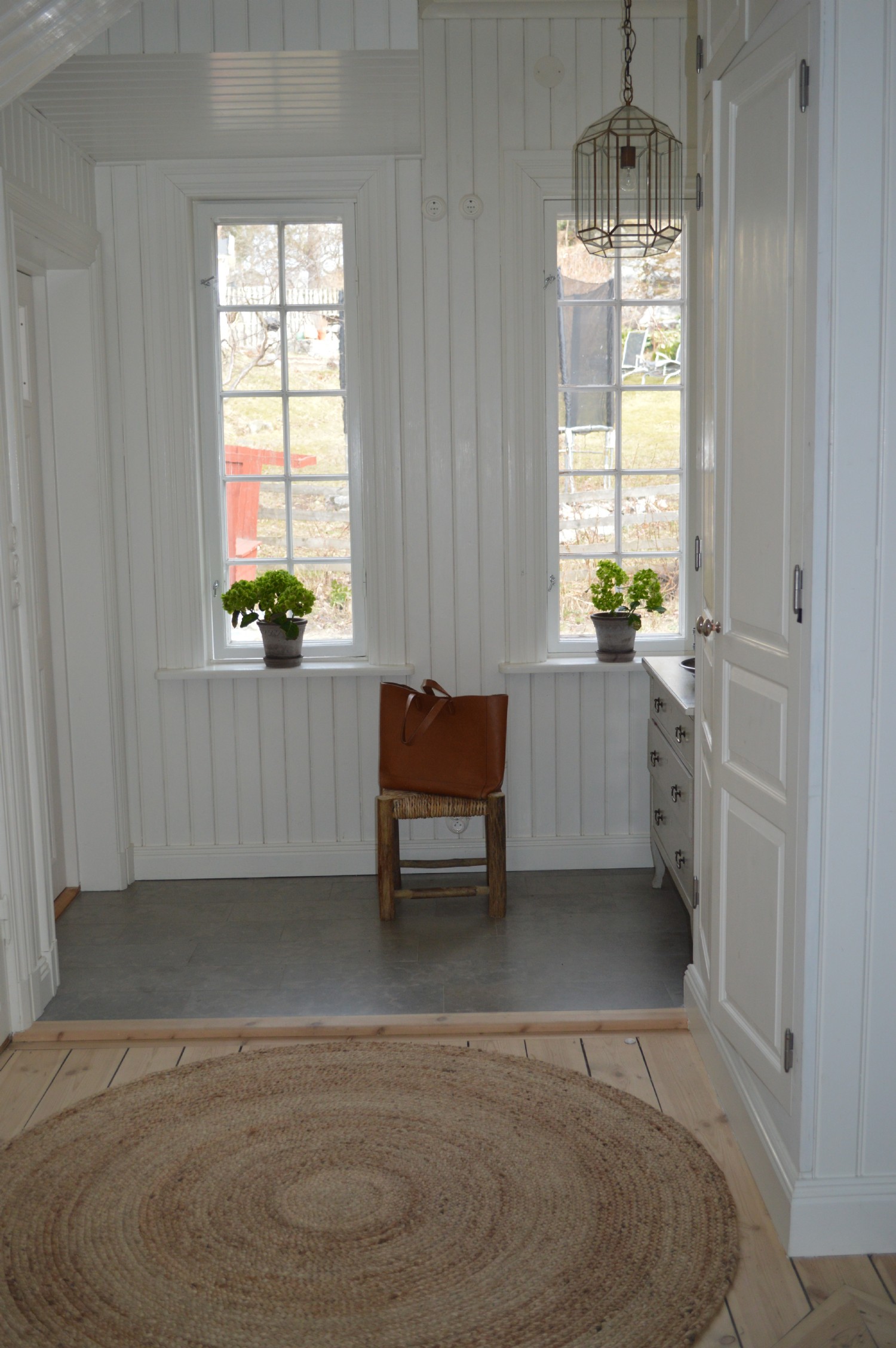 Hall entrevåning/ Entrance floor