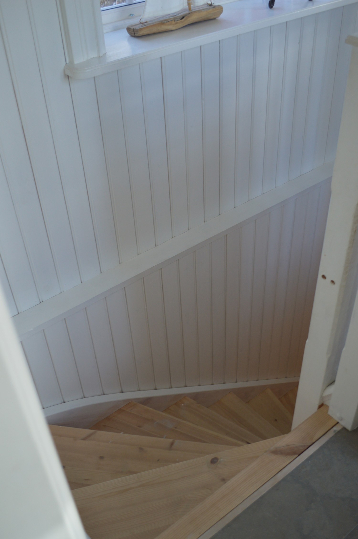Trappan till kllarplan/ Stair to basement floor 