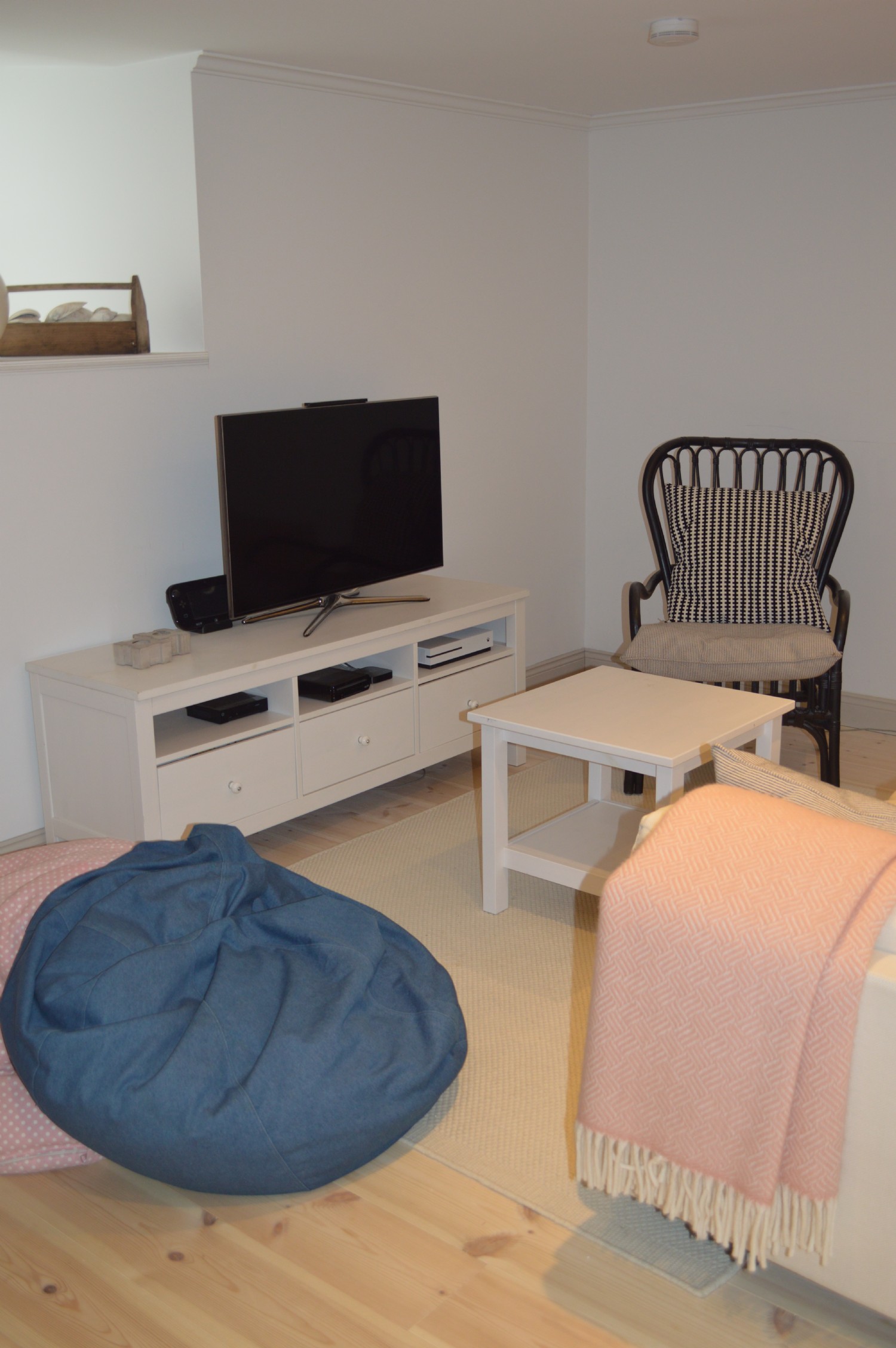 Tv rum i källarvåning/ Tv-room at basement floor