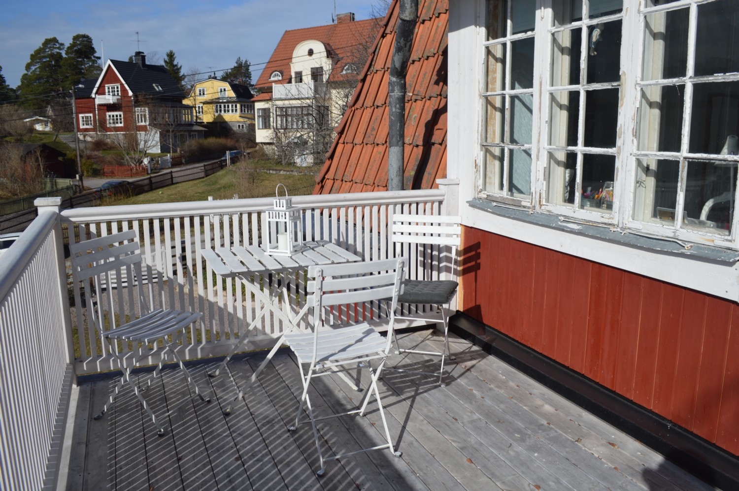 Balkong frn sovrum 2 .v/ Balcony from bedroom 2 upper floor 