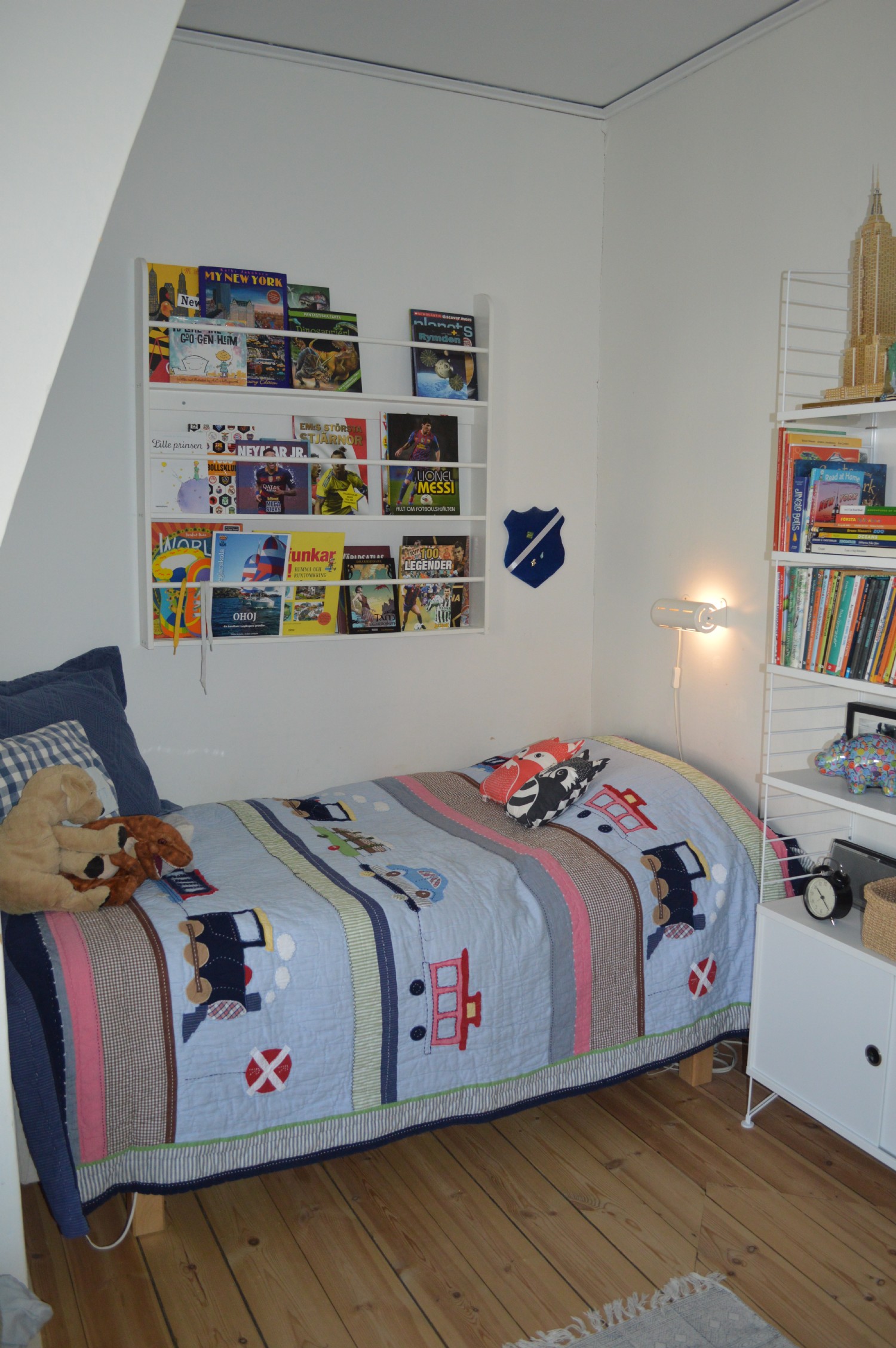 Sovrum 3 med enkelssäng 105*200 ö.v/ Bedroom 3 with single bed 105*200 upper floor