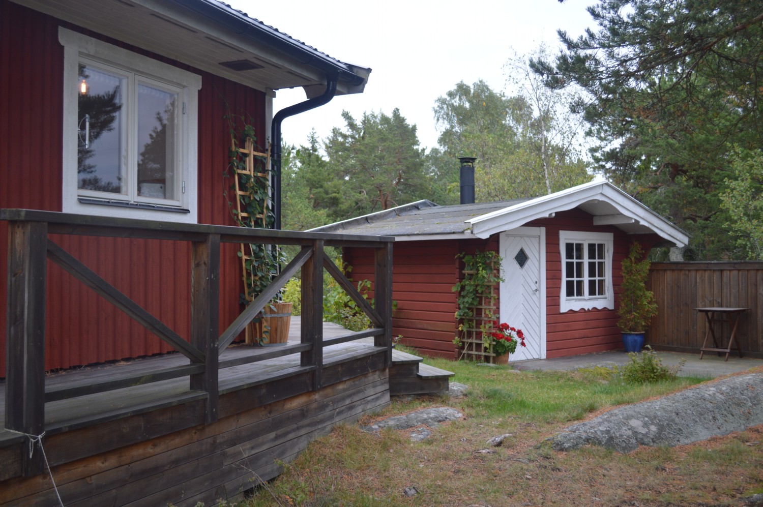 Stora huset t.v och bastun/ The big house and sauna 