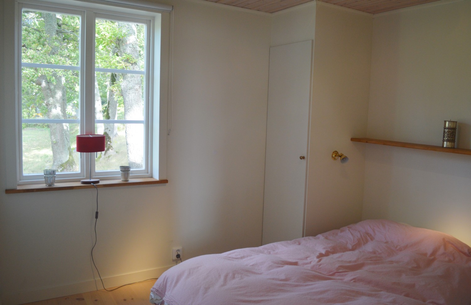Sovrum 1 dubbelsäng 160x200 cm n.v./ Bed room 1 double bed 160x200 cm. Entrance floor