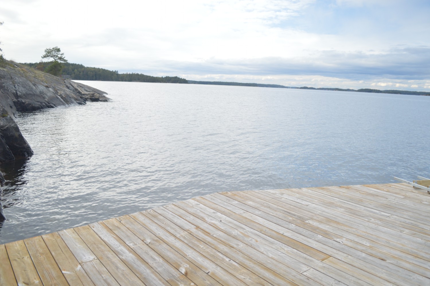 Brygga nedanför stugan/ jetty below the cottage