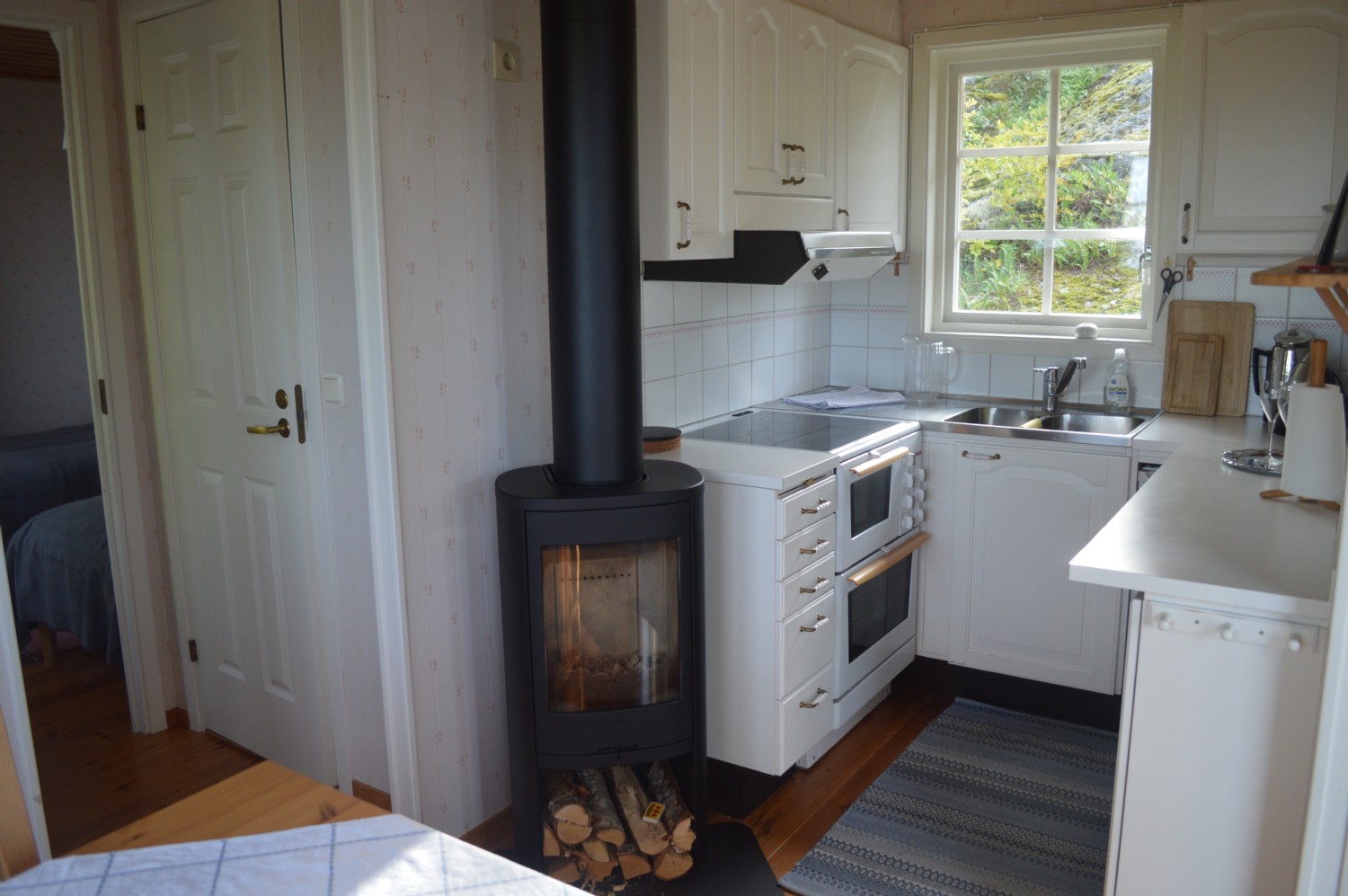 Kamin att elda i/ Fireplace