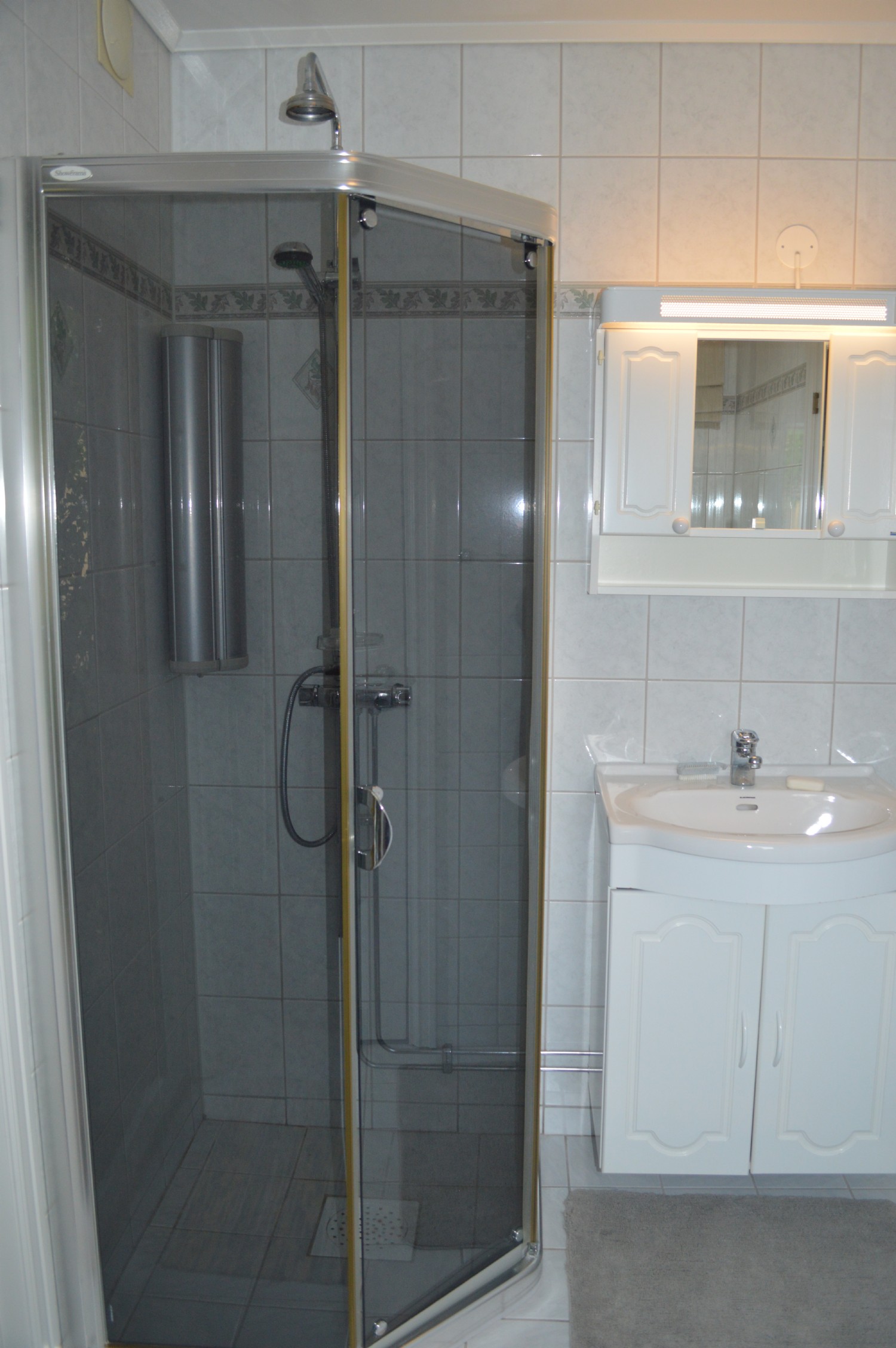 Dusch i separat byggnad/ Shower in separate building 