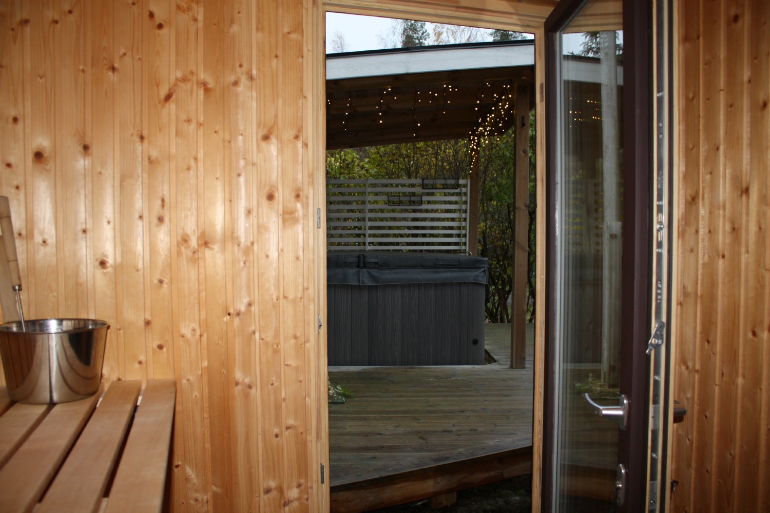 Badrum 2 med bastu / bathroom 2 sauna 