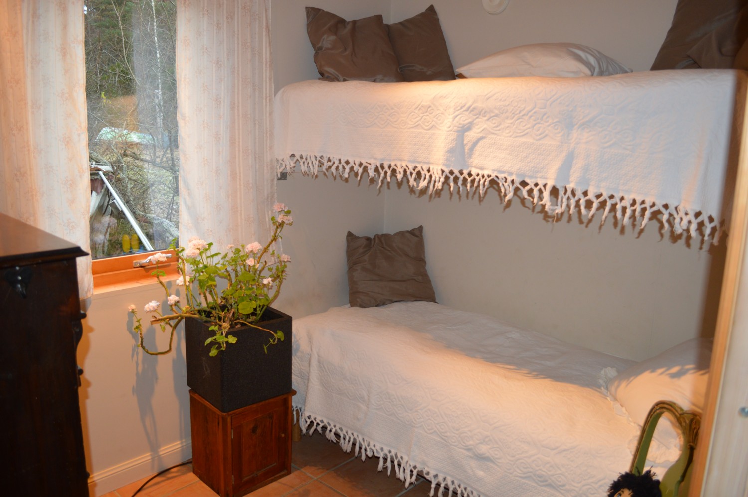 Sovrum (resårmadrasser/ Bed room (springmatrasses)