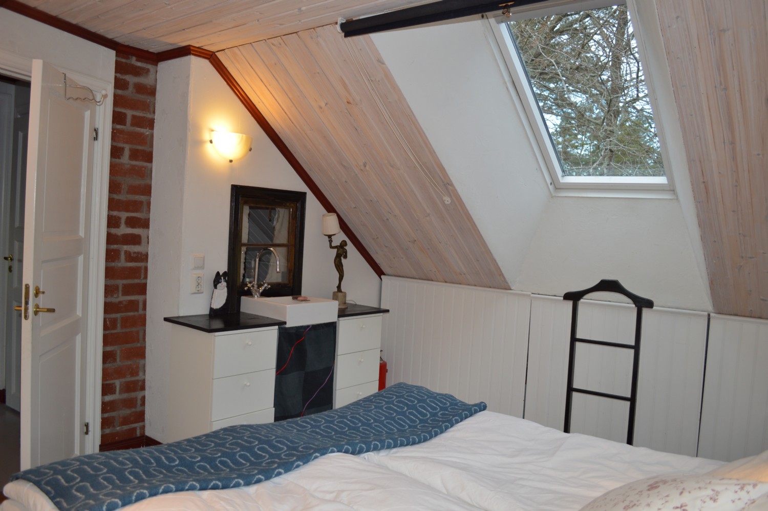 Sovrum ö.v/ Bed room upper floor