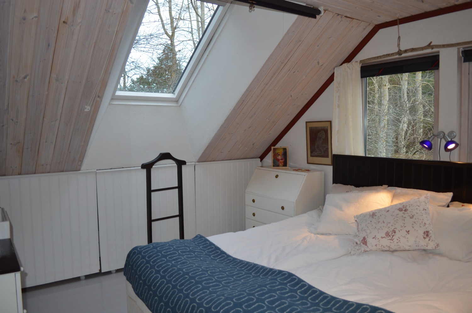 Sovrum ö.v/ Bed room upper floor