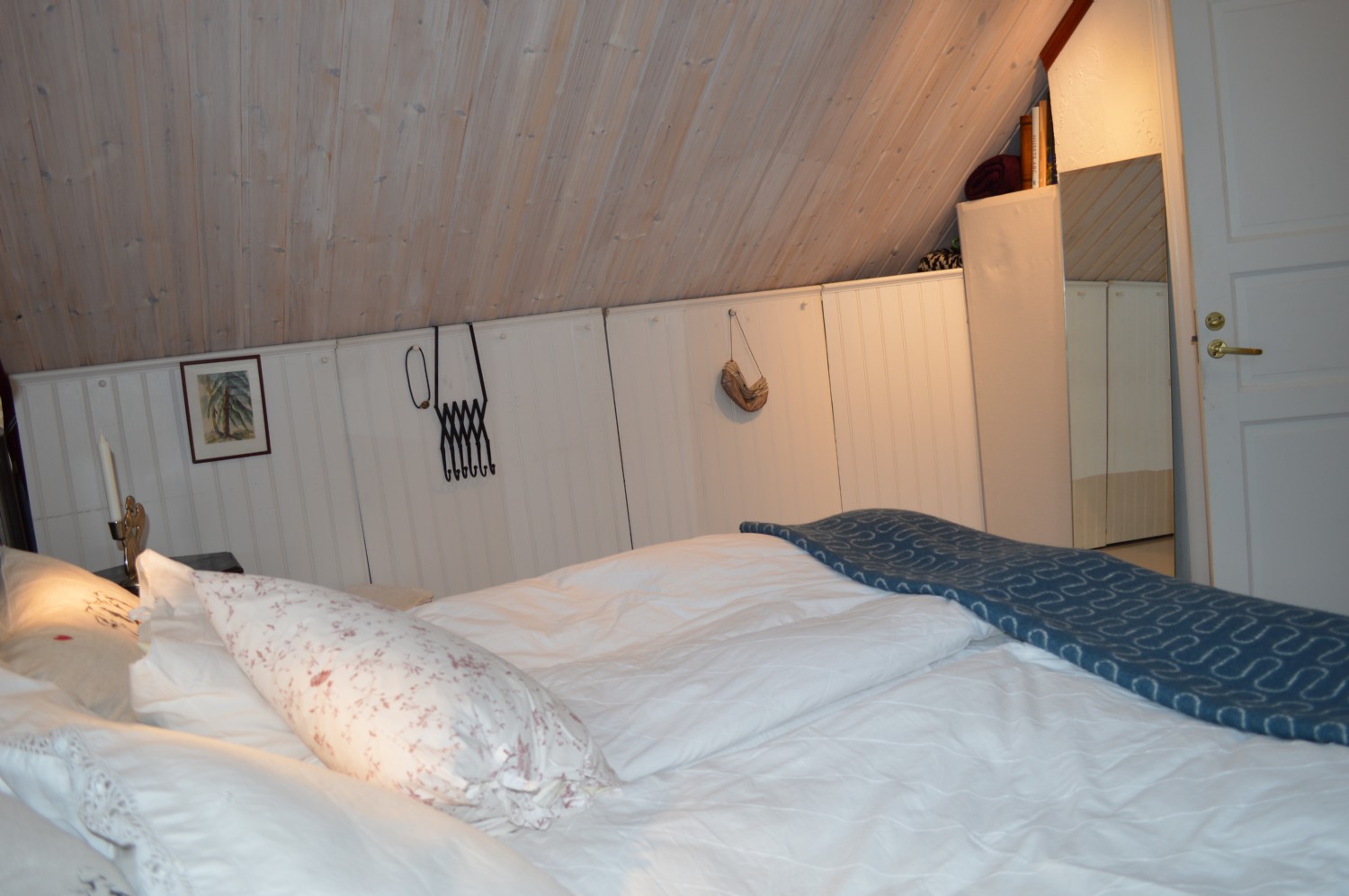 Sovrum ö.v/ Bed room upper floor