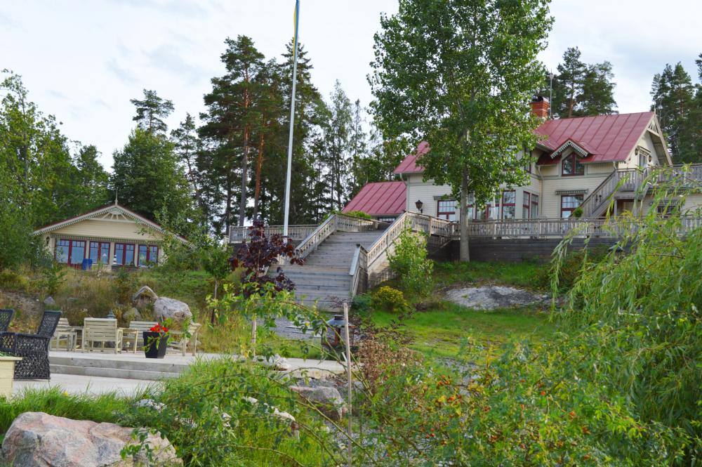 Gsthus och huvudbyggnad/ Guest house and main house 