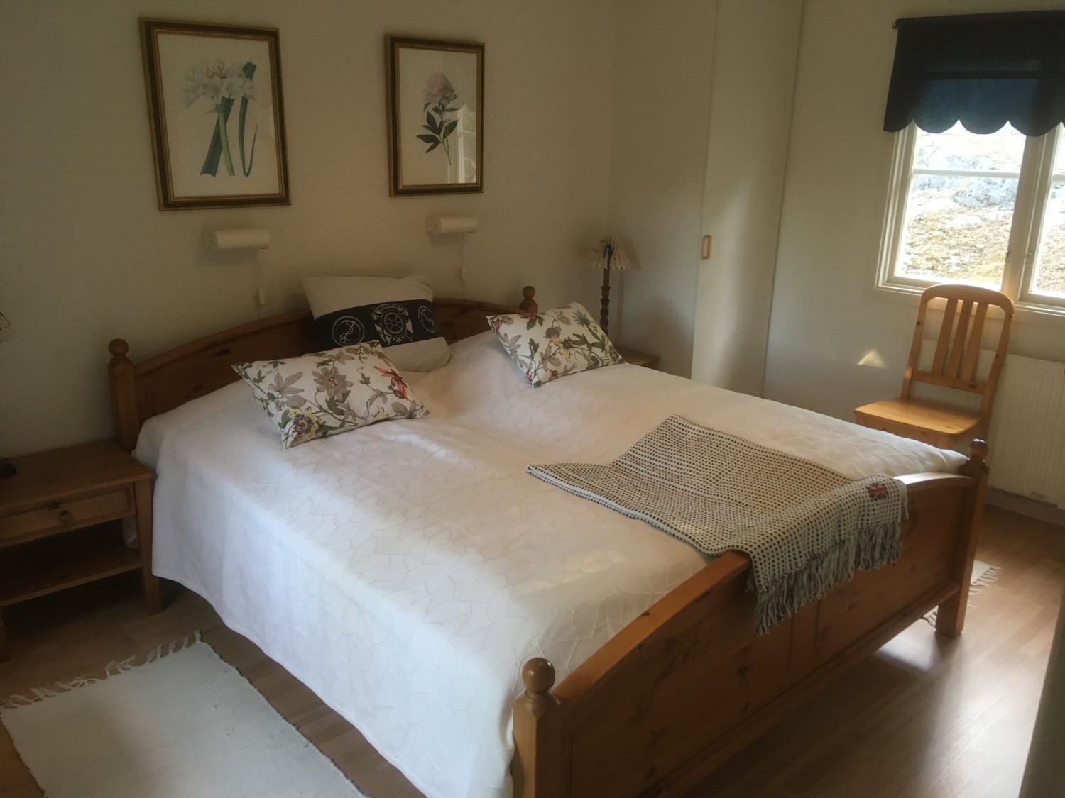 Sovrum 1 med dubbelsäng/ Bedromm 1 with double bed