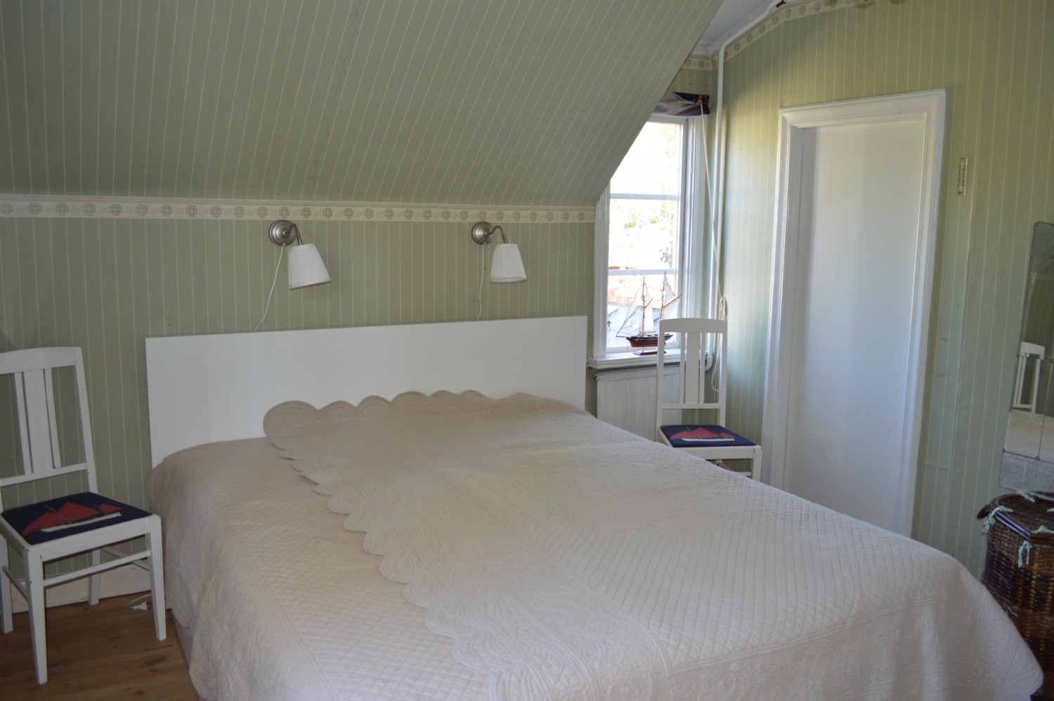 Ö.V Sovrum 1/ Upper floor bed room 1