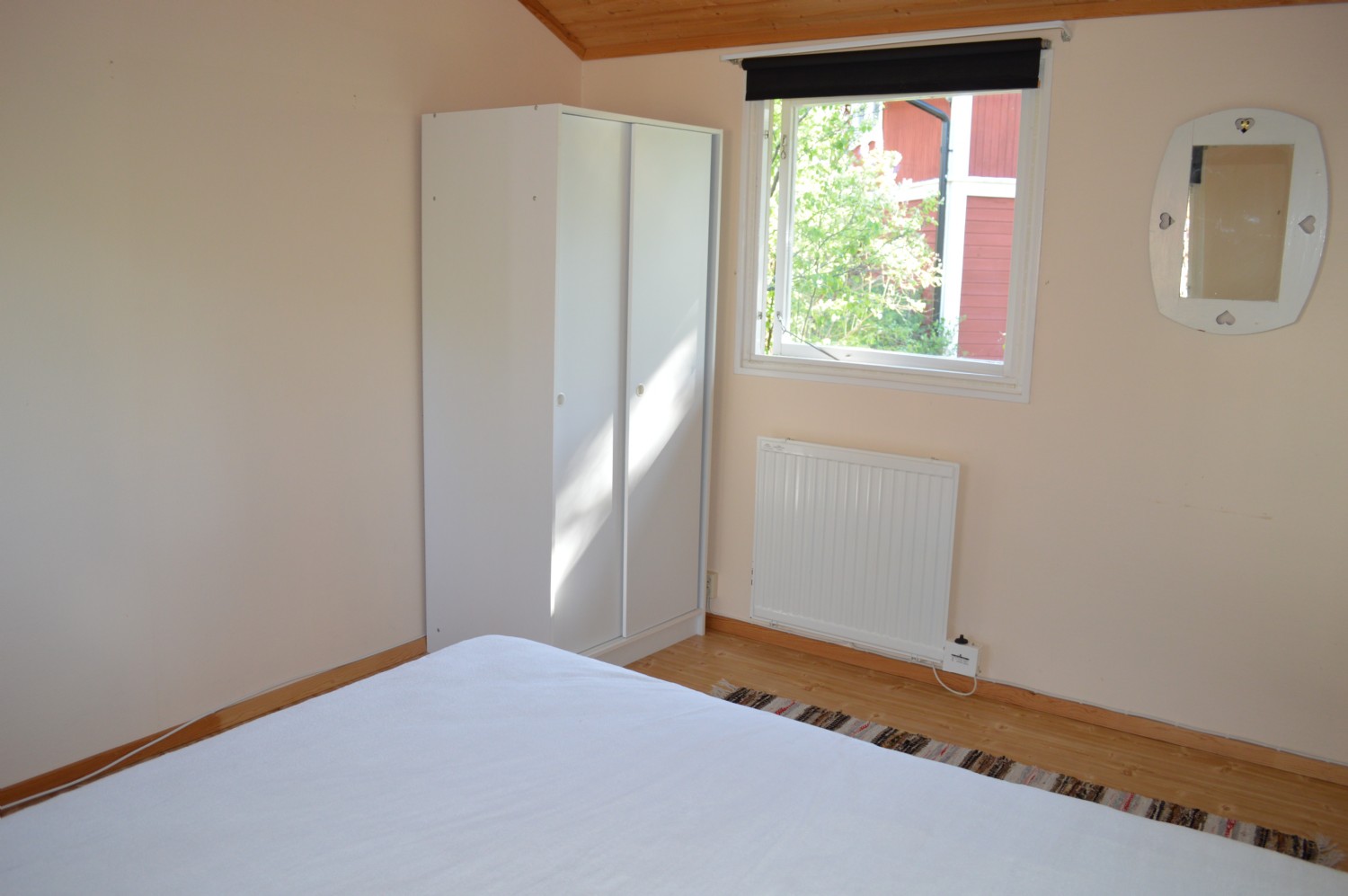 Sovrum 1 gäststuga/ Bed room 1 Guest house