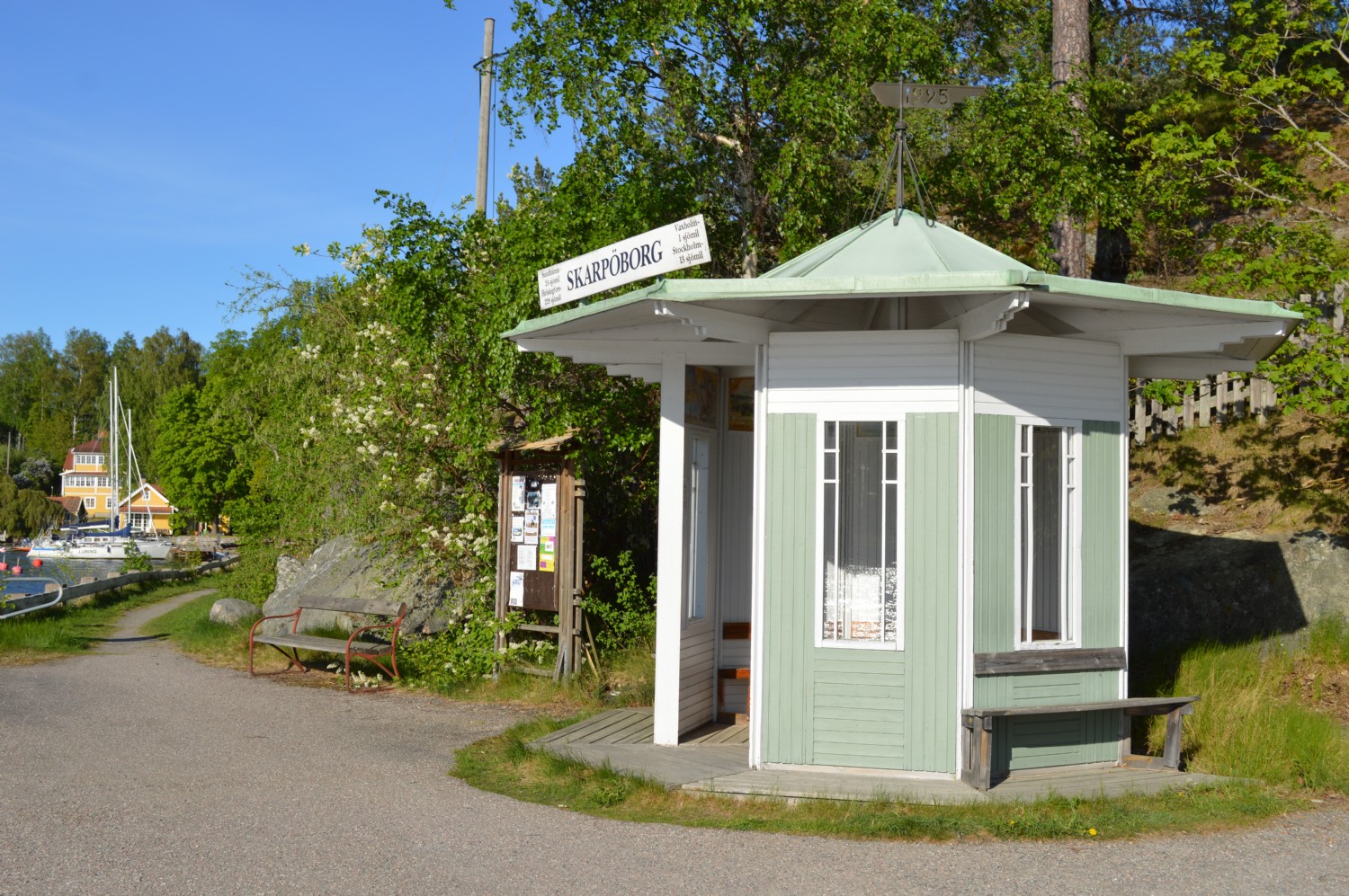 Väntkur Vaxholmsbåt Skarpö/ waiting house public boats Skarpö