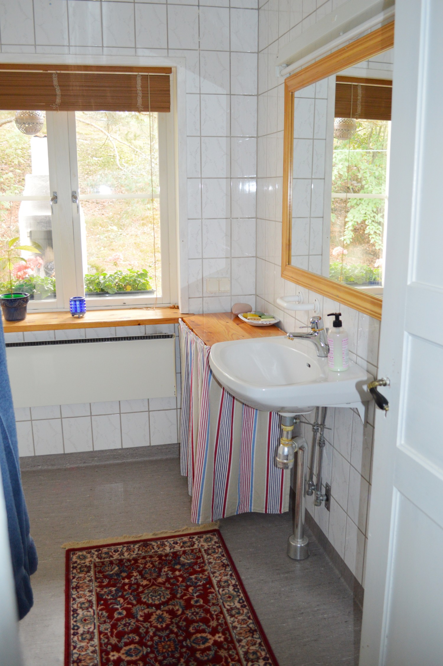 Badrum nedervåning/ Bath room entrance floor