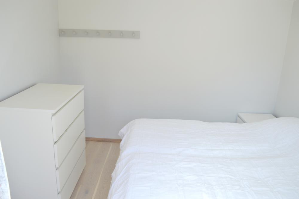 Rum 1 med 160 cm dubbelsäng/ Romm 1 with double bed 160 cm