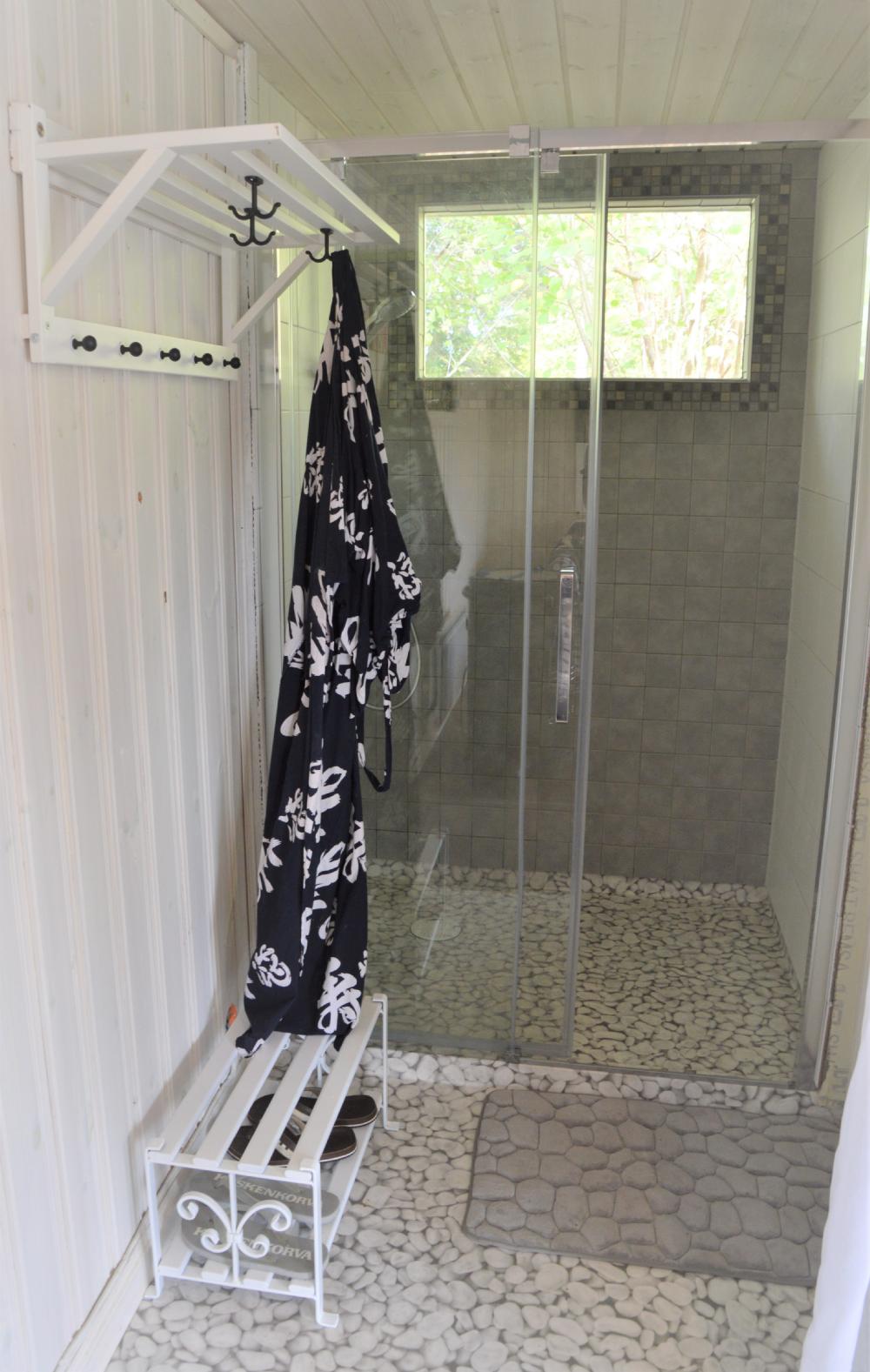Dusch / Shower in the sauna house 