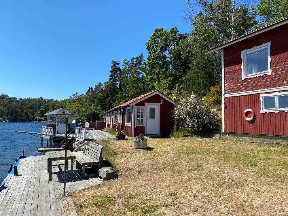 Lilla och Stora huset OBS Trdck renoveras, lusthus borttaget. Note! Wooden deck is being renovated. Gazebo removed 