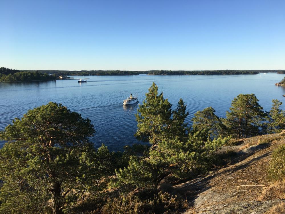 Utsikt ver farleden frn angrnsande utsiktsberget/ View  