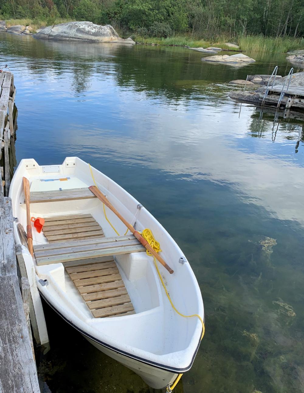 Roddbåt ingår / Rowing boat included