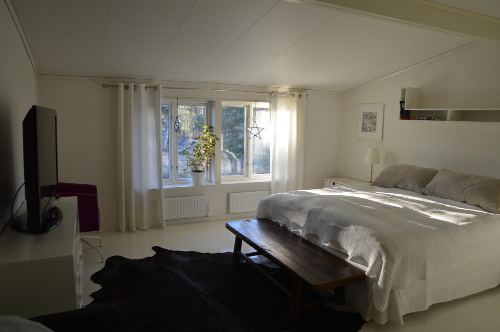 Master bedroom 