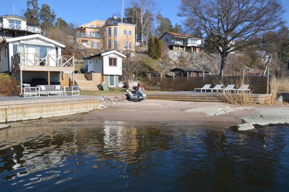 Sjstugorna, stora huset ovan t.v/guest houses, main house above to the left   