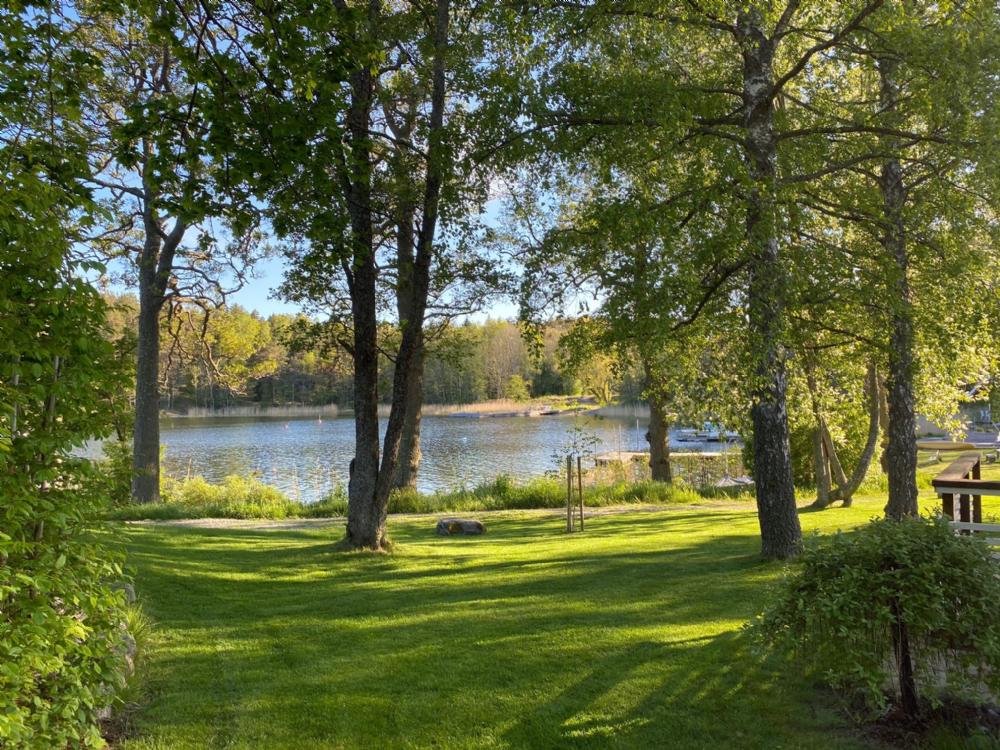 Betsedeviken, swimming area below the property 