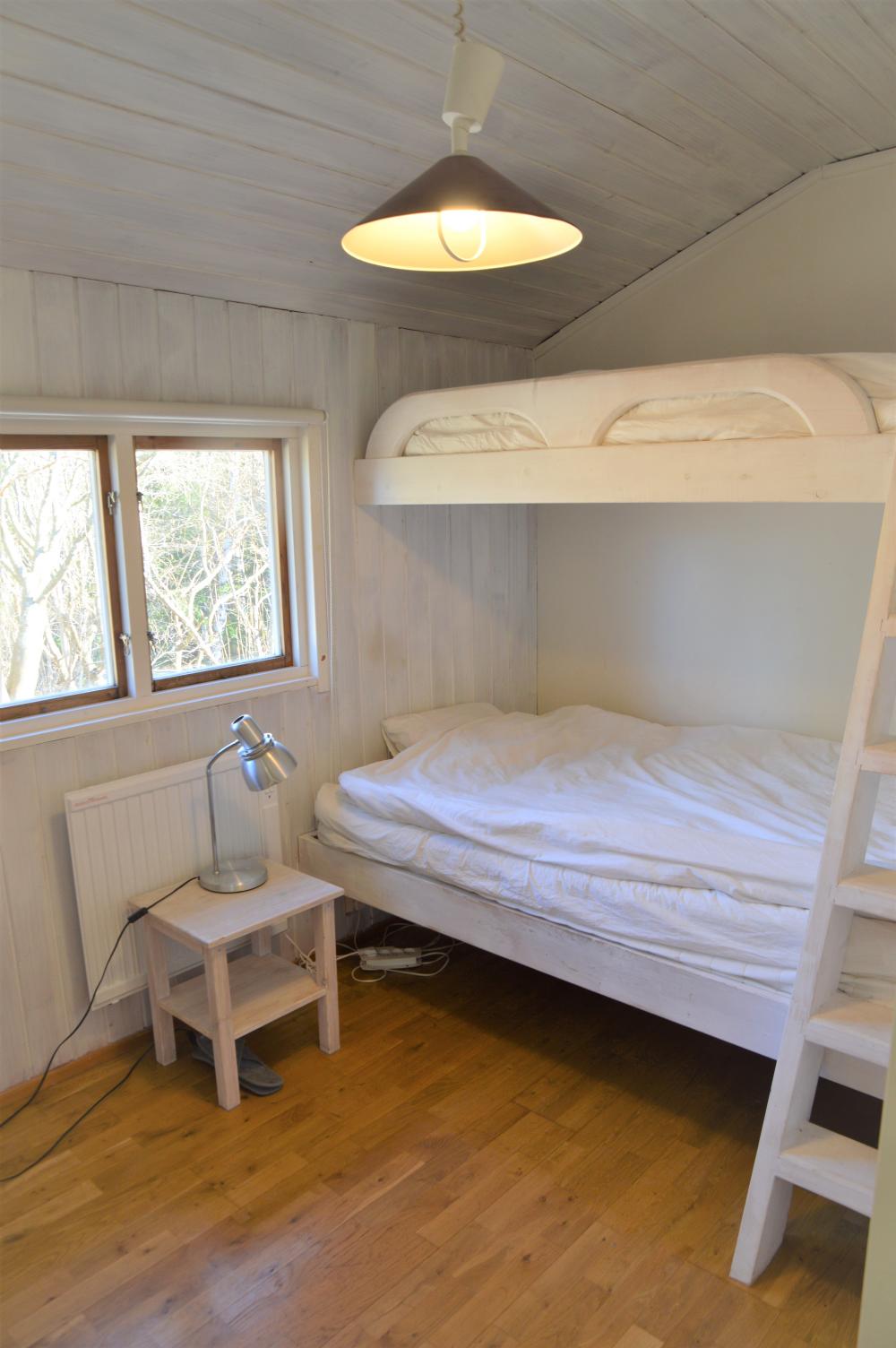 Sovrum 2/ Bed room 2 